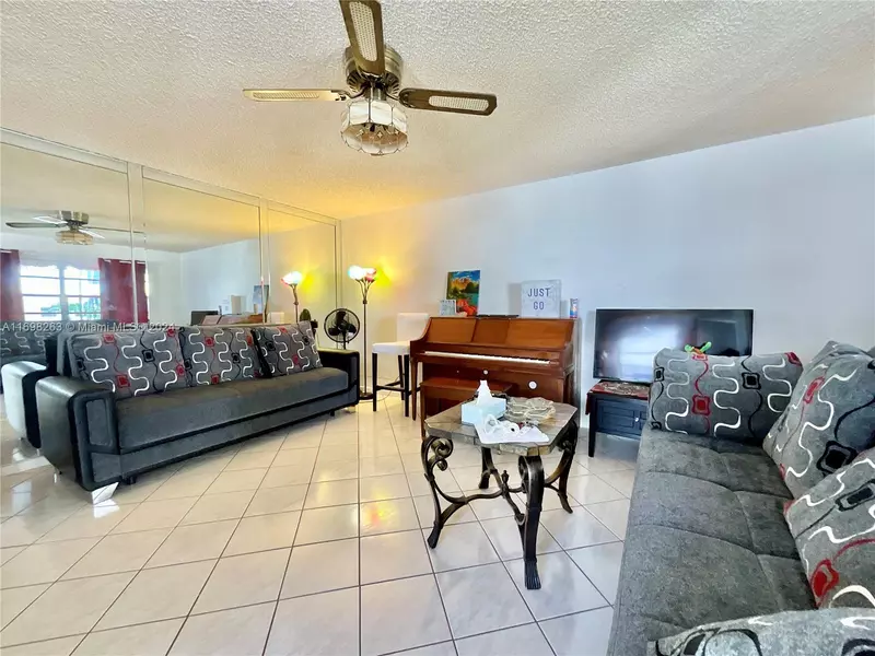 371 Burgundy H #H, Delray Beach, FL 33484