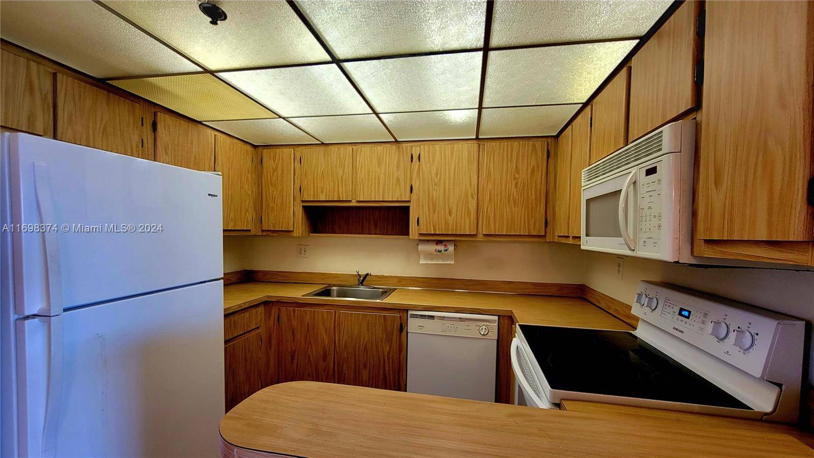 Davie, FL 33328,3300 W Rolling Hills Cir #608