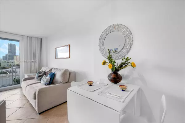 Miami Beach, FL 33139,345 Ocean Dr #703