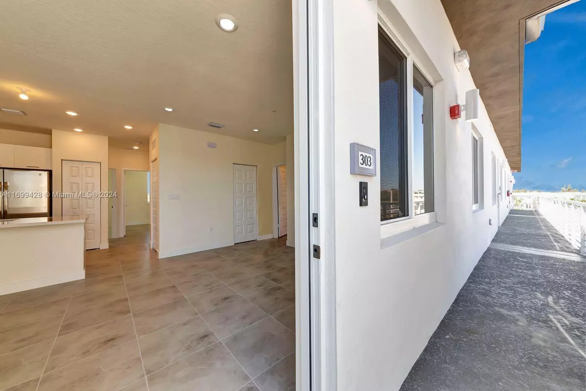Doral, FL 33178,6420 NW 102nd Path #303
