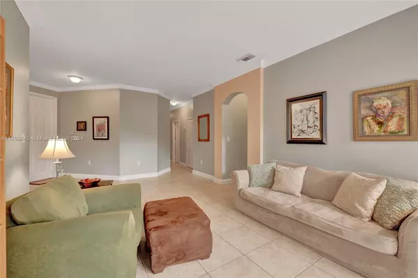Miami, FL 33193,16136 SW 68th St