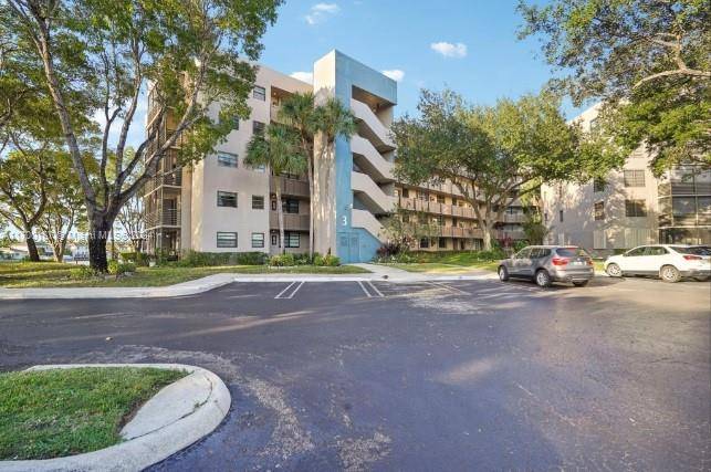 Pembroke Pines, FL 33026,1100 Colony Point Cir #109