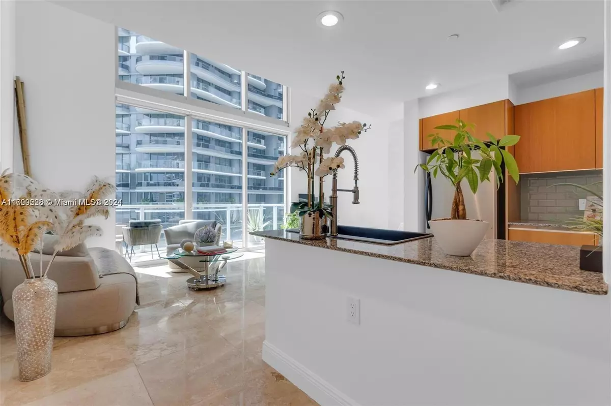 Miami, FL 33131,1050 Brickell Ave #2416