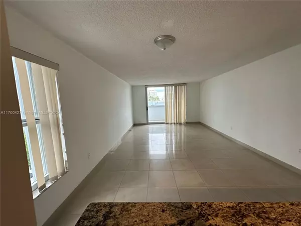 Miami Beach, FL 33141,7118 Bonita Dr #305