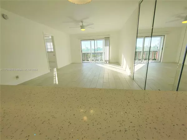 Hallandale Beach, FL 33009,215 SE 3rd Ave #307C
