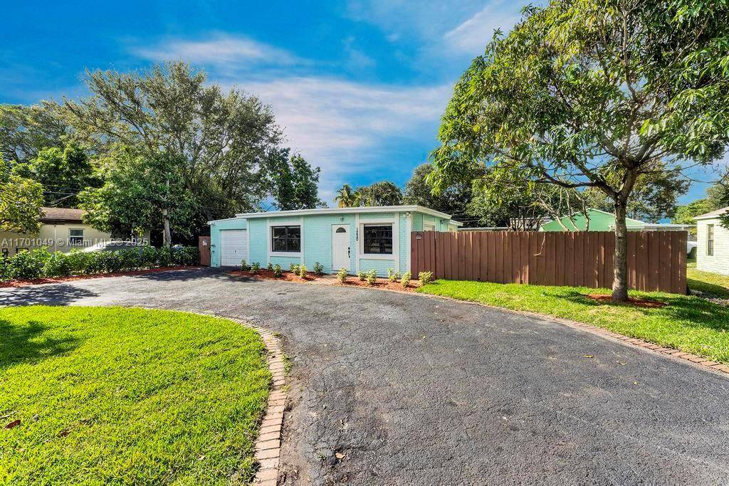 1220 N 57th Ave, Hollywood, FL 33021