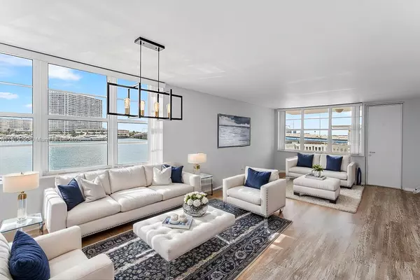 Miami Beach, FL 33141,2016 Bay Dr #208