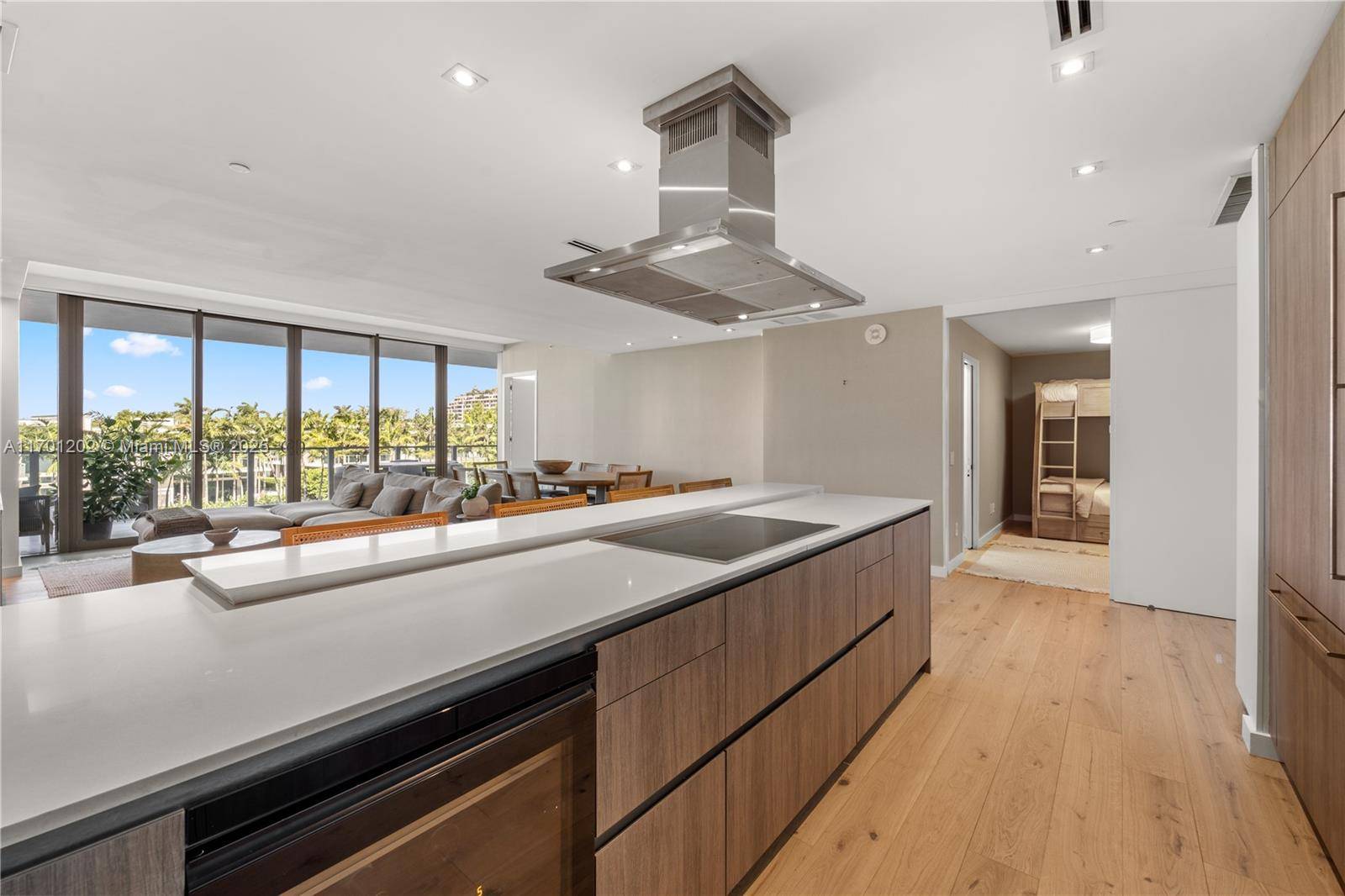 Key Biscayne, FL 33149,350 Ocean Dr #305N