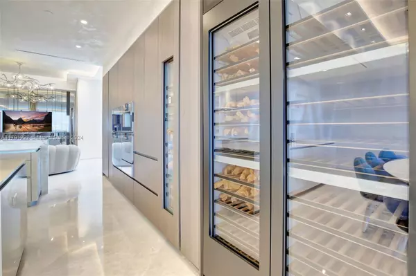Sunny Isles Beach, FL 33160,18501 E Collins Ave #5001