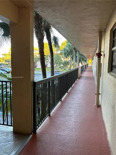 4940 E Sabal Palm Blvd #208, Tamarac, FL 33319