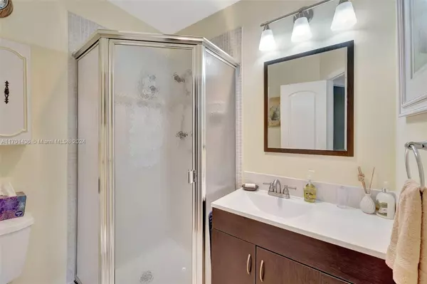 Lauderdale Lakes, FL 33319,4800 NW 35th St #502