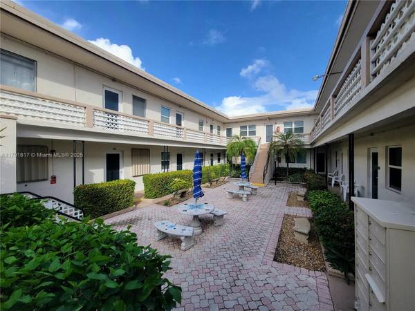 1315 N Ocean Dr #201, Hollywood, FL 33019