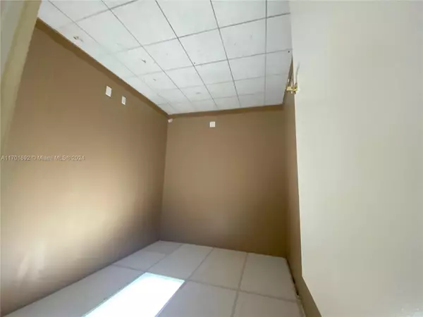 Pompano Beach, FL 33069,820 SW 12th Ave #7B