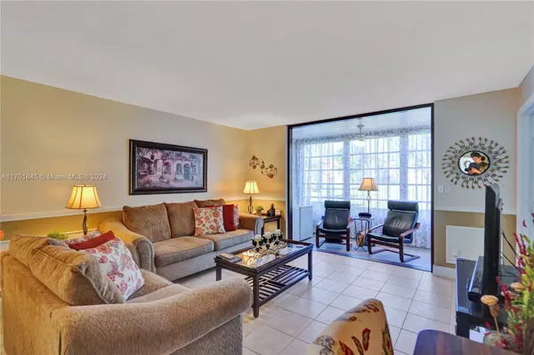 Sunrise, FL 33322,9330 Sunrise Lakes Blvd #109
