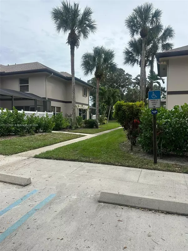 Royal Palm Beach, FL 33411,49 Essex Ct #C