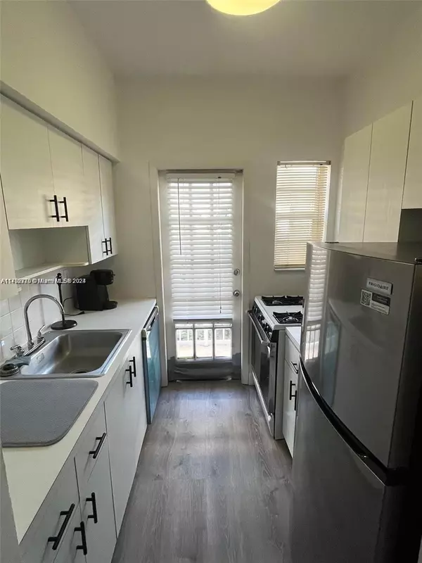 911 Meridian Ave #202, Miami Beach, FL 33139