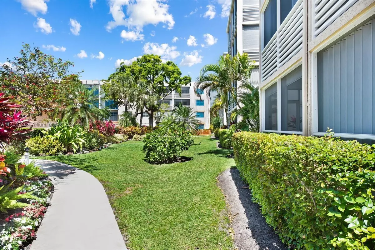 Lauderdale By The Sea, FL 33062,1541 S Ocean Blvd #212