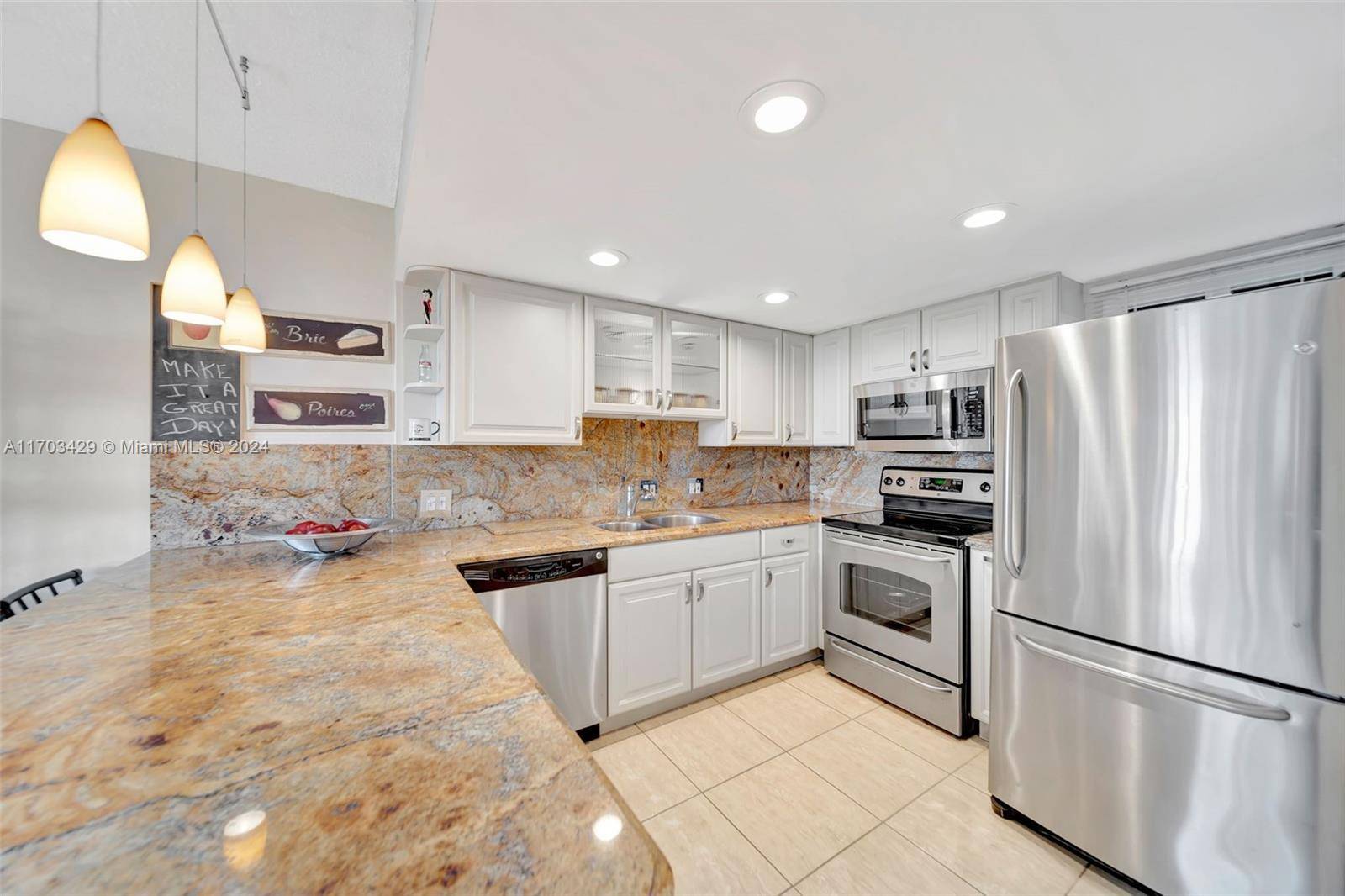 Aventura, FL 33180,20500 W Country Club Dr #817
