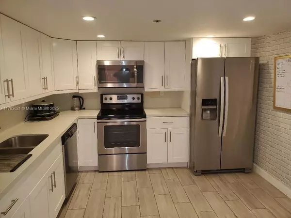 Sunny Isles Beach, FL 33160,210 174th St #905