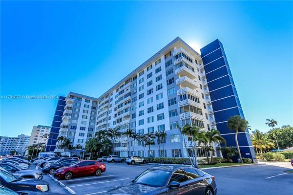 4350 Hillcrest Dr #303, Hollywood, FL 33021