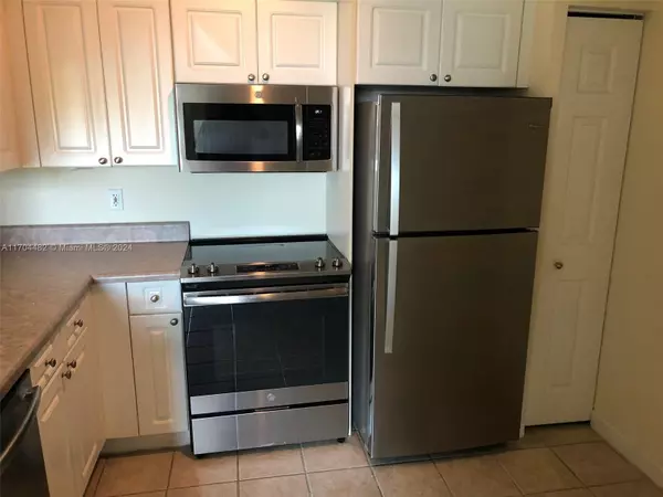 Sunny Isles Beach, FL 33160,17150 N Bay Rd #2612
