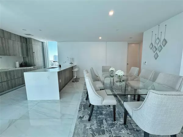 Sunny Isles Beach, FL 33160,17550 Collins Ave #801