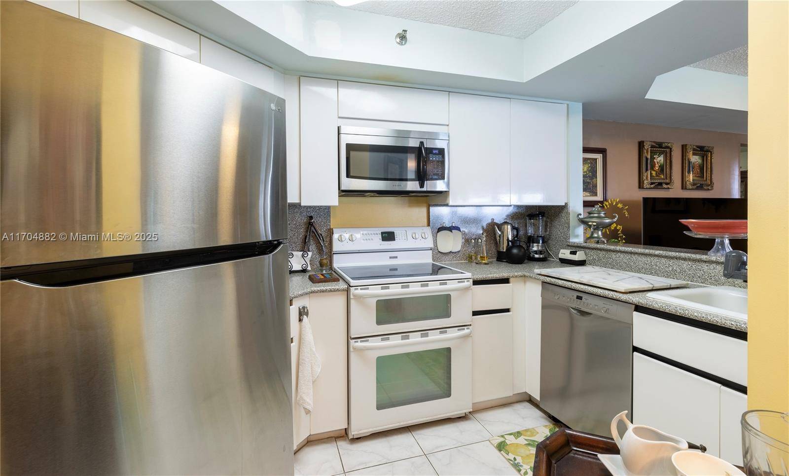 Miami Beach, FL 33141,6767 Collins Ave #1409