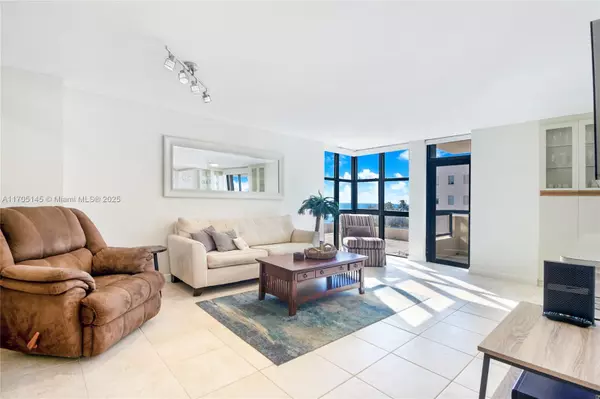 Miami Beach, FL 33140,2555 Collins Ave #714