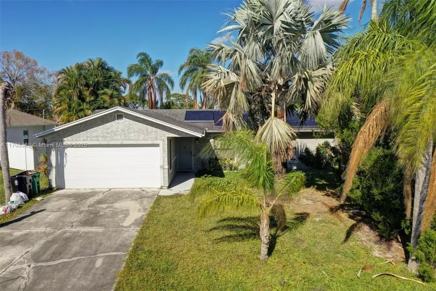 205 SW Christmas Ter, Port St. Lucie, FL 34984