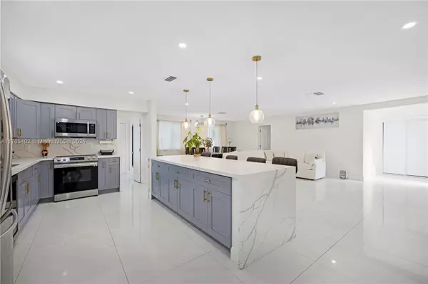 North Miami Beach, FL 33162,17141 NE 5th Ave