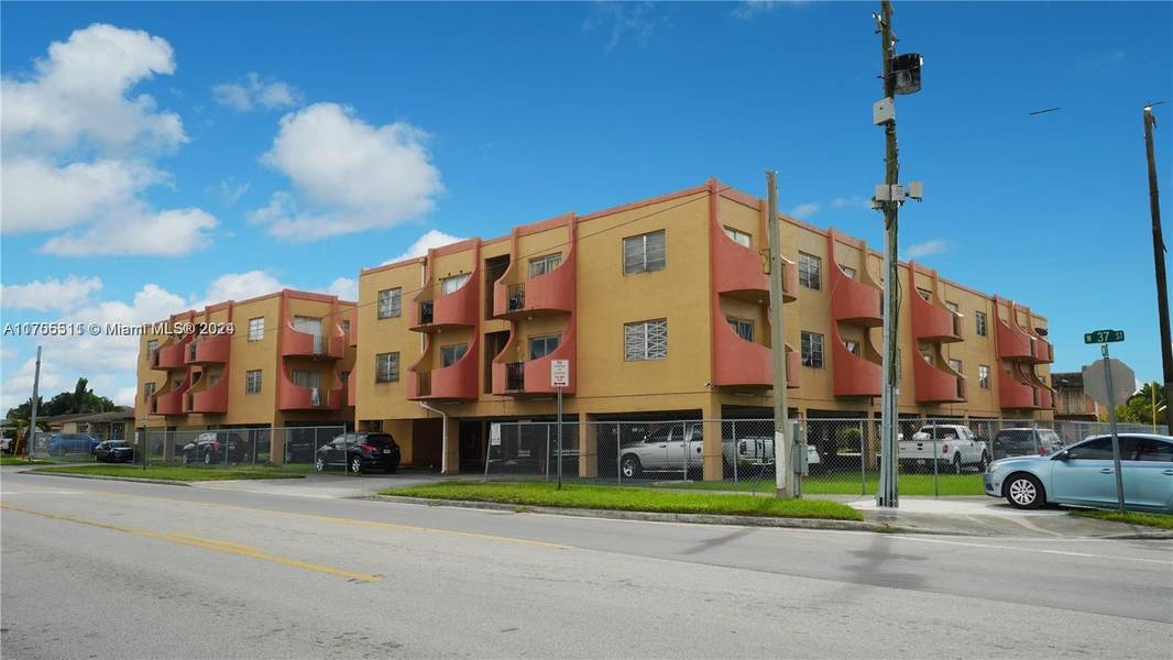 3675 W 11th Ave #209, Hialeah, FL 33012