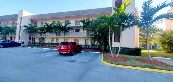 10304 Sunrise Lakes Blvd #211, Sunrise, FL 33322