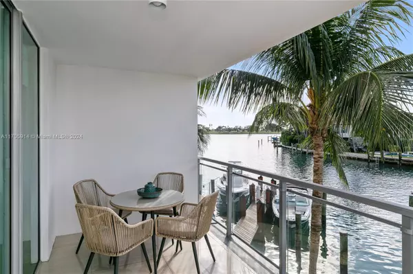 Bay Harbor Islands, FL 33154,9400 W Bay Harbor Dr. #203