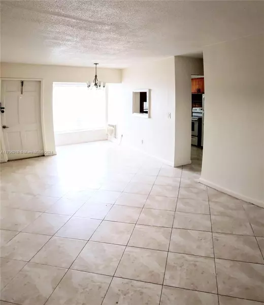 2980 NW 43rd Ter #209, Lauderdale Lakes, FL 33313