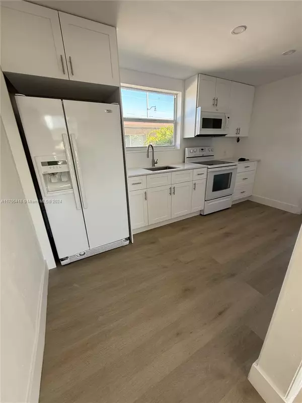 Hollywood, FL 33020,800 N federal hwy #02