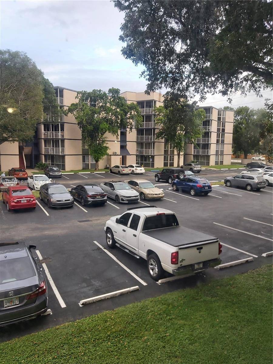 7125 NW 186th St #B203, Hialeah, FL 33015