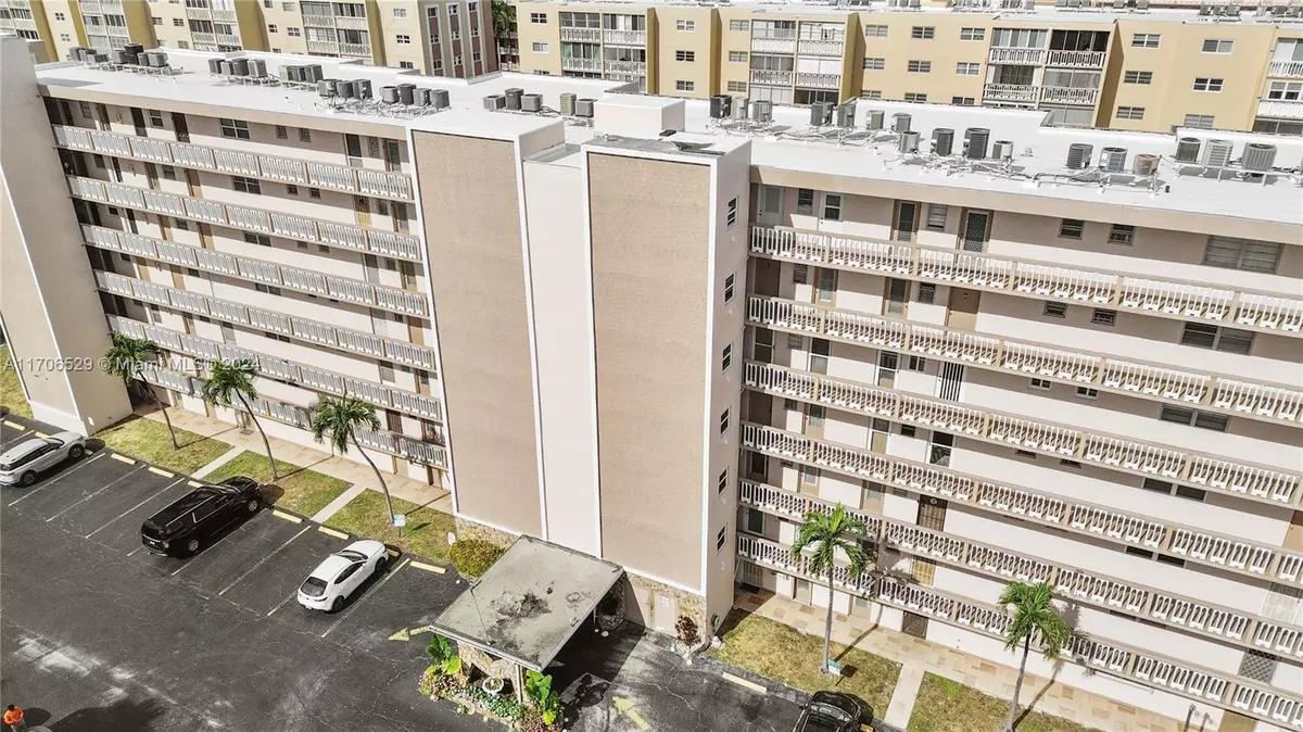 Hallandale Beach, FL 33009,421 NE 14th Ave #203