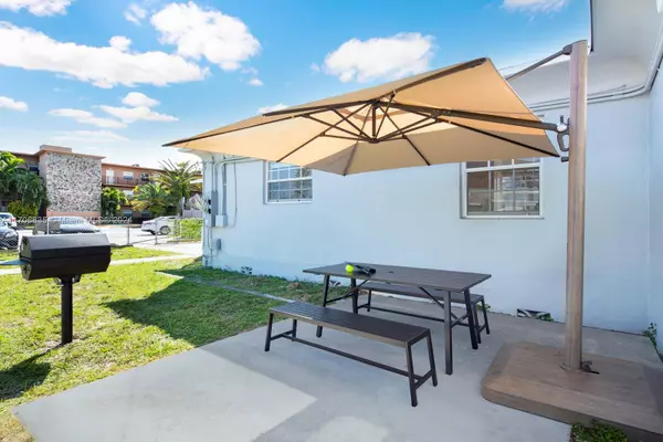 Hallandale Beach, FL 33009,115 SE 2nd St #1-2