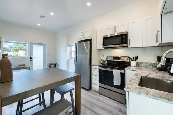 Hallandale Beach, FL 33009,115 SE 2nd St #1-2