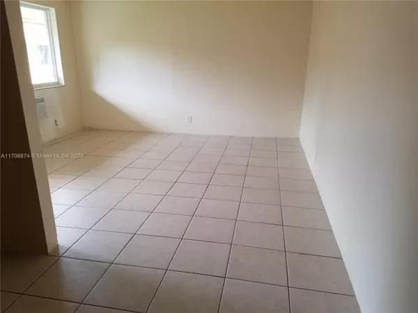 Hollywood, FL 33020,2230 Madison St #02