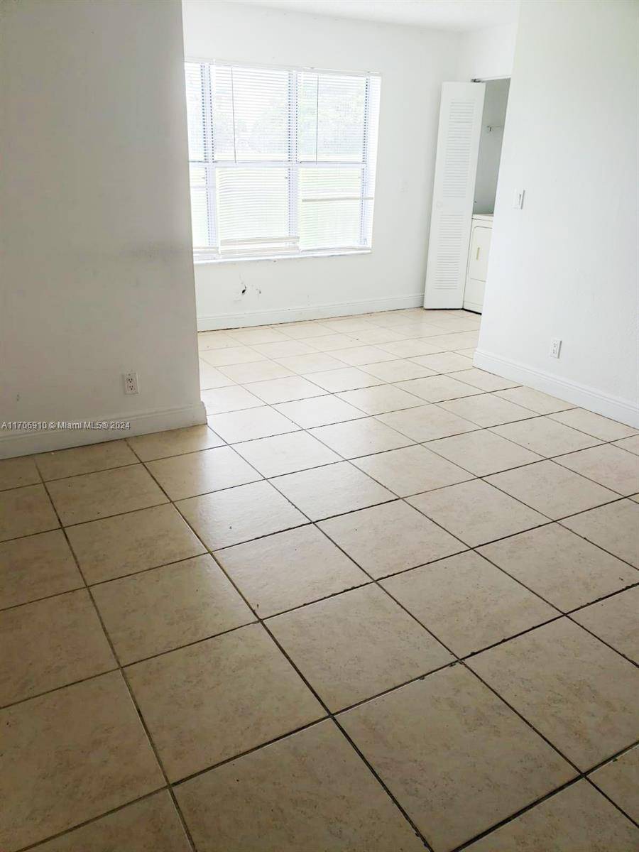 Margate, FL 33063,3400 N Pinewalk Dr N #915