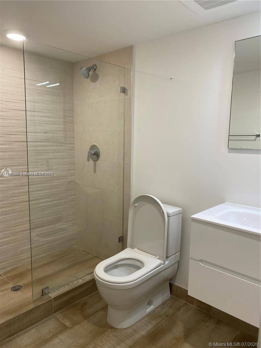 Bay Harbor Islands, FL 33154,9261 E Bay Harbor Dr #804