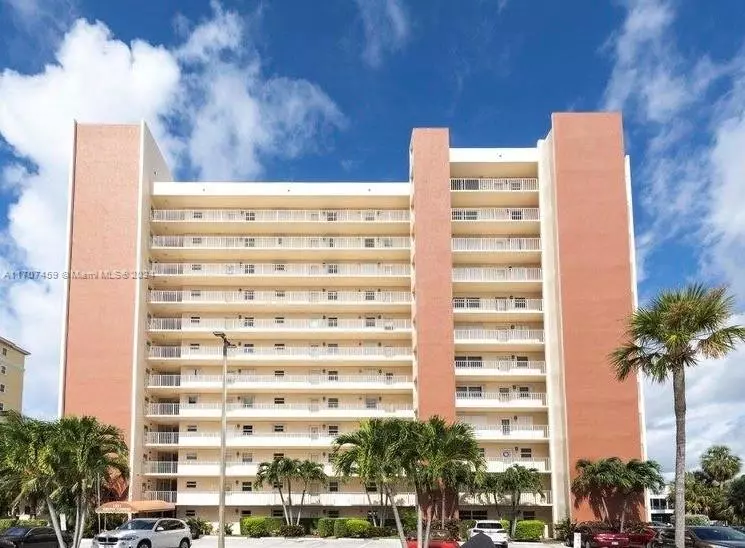 Pompano Beach, FL 33062,1391 S Ocean Blvd #302