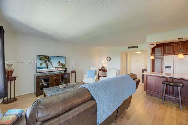 Hallandale Beach, FL 33009,300 Diplomat Pkwy #711