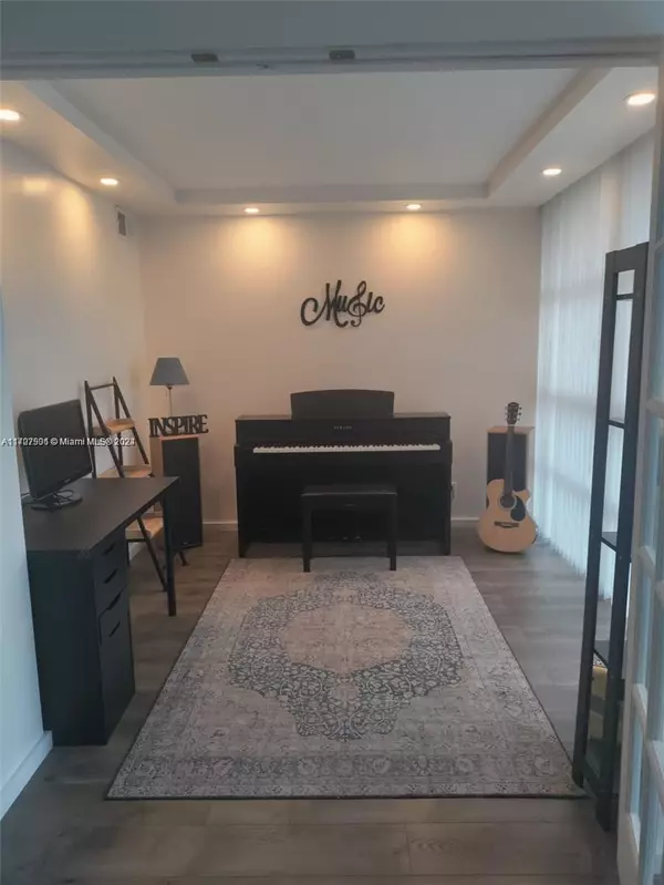 Hallandale Beach, FL 33009,2001 Atlantic Shores Blvd #510