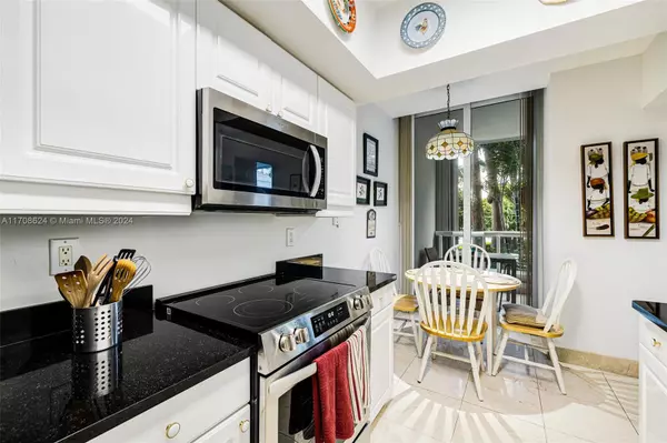 Aventura, FL 33180,21055 Yacht Club Dr #207