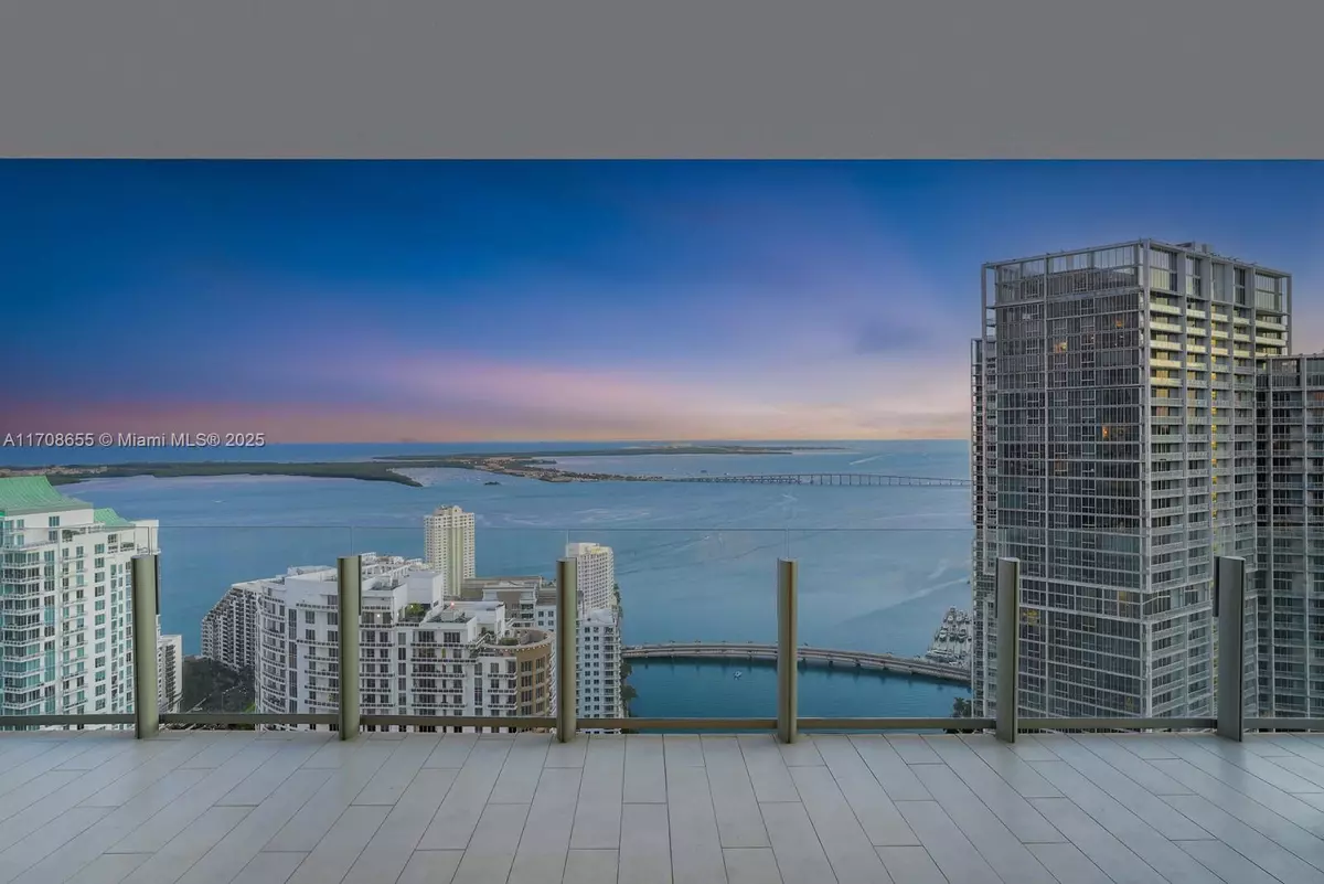 Miami, FL 33131,300 Biscayne Blvd Way #4703