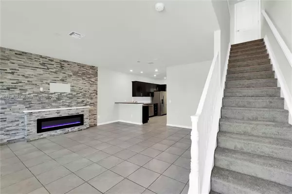Hollywood, FL 33021,1240 Eucalyptus Dr #2