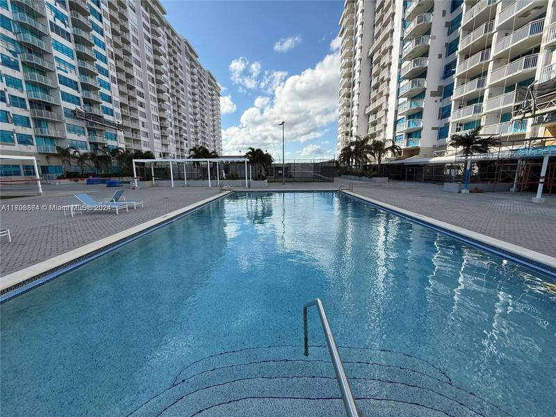 18031 Biscayne Blvd #PH03, Aventura, FL 33160