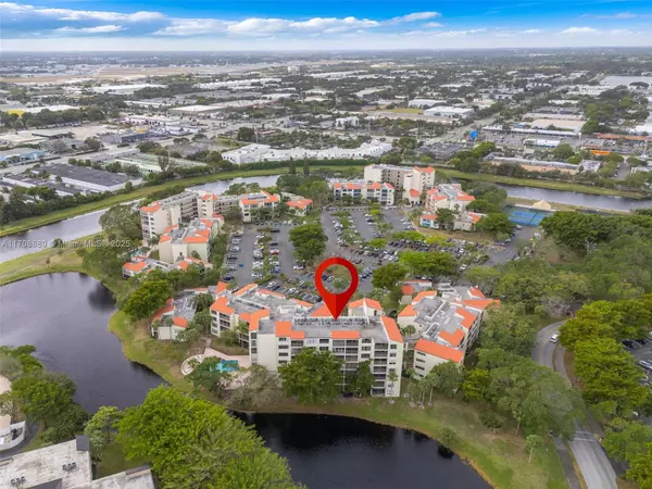 Pompano Beach, FL 33069,2304 S Cypress Bend Dr #113